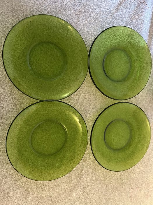 4 pratos verde transparente