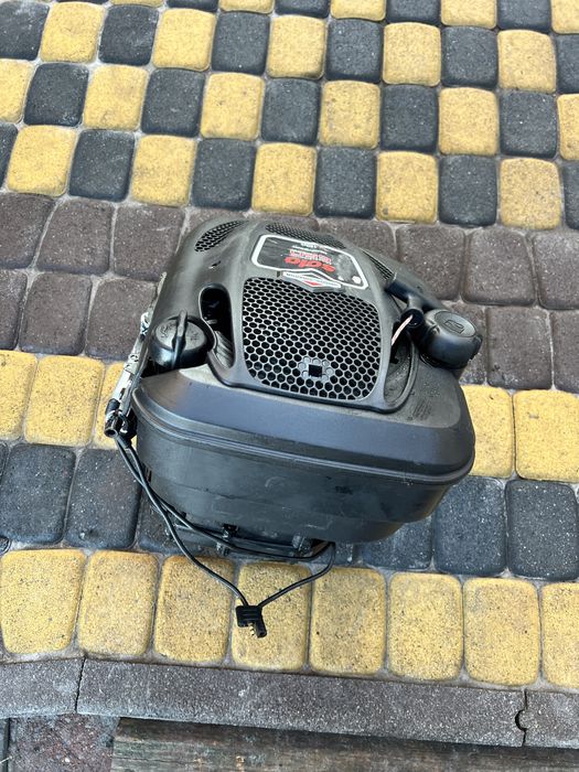 Двигун двигатель газоноксарки газонокосилки бу Briggs&stratton