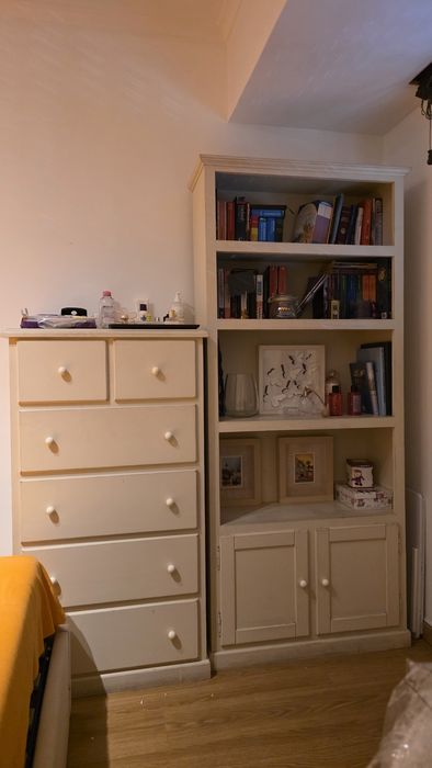 Estante e móvel gavetas quarto