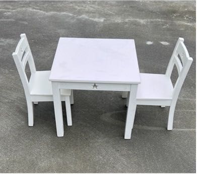 Conjunto mesa e 2 cadeiras criança