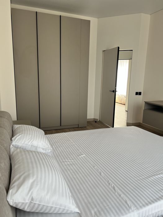 ДОМ,ГЕНЕРАТОР та інвертор Deye ,котедж ,метро Осокорки,озеро,Osocor