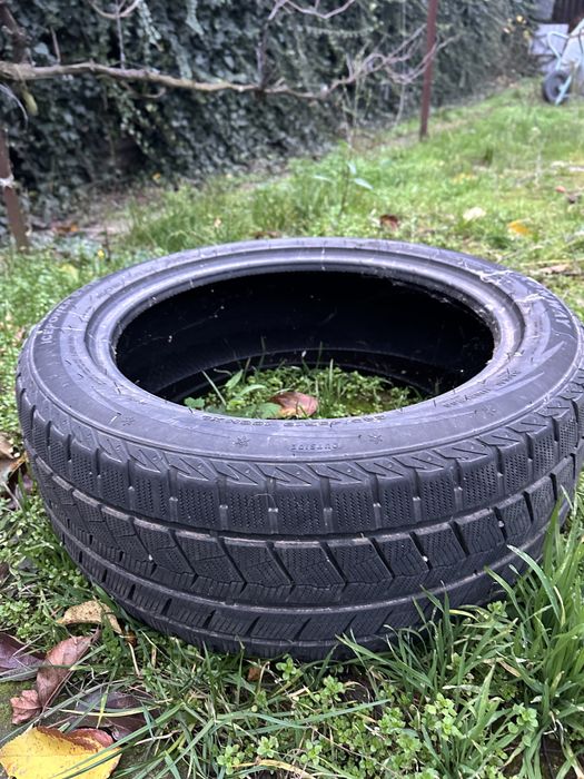 Продам Б/У  Шини Зимние 245/45 R18