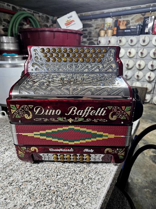 Vendo linda concertina Dino Bafetti super tuga