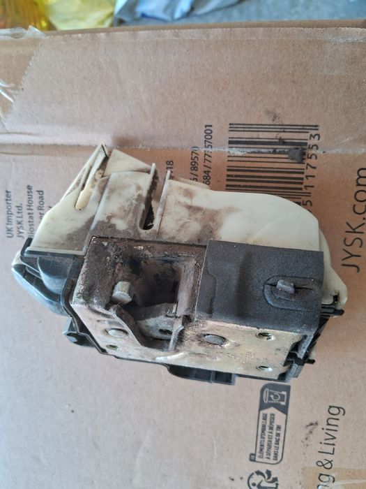 Замок дверей задній лівий Гольф 3 Венто