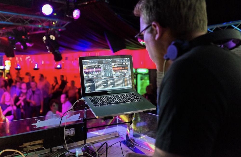 Диджей Полтава DJ Ді-джей Музика Весілля Свадьба День Юбилей