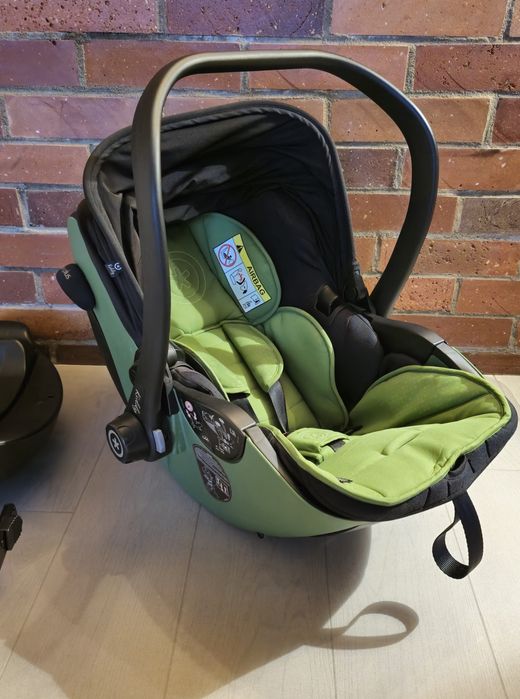 Kiddy  Evoluna i-Size 2 z bazą IsoFix 0-13Kg + akcesoria