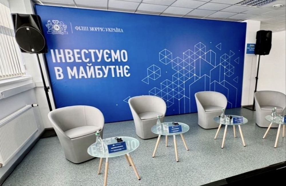 Оренда банера,банерна конструкція,оренда подіуму,сцена з банером,ферми