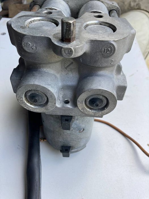 Блок ABS для VW  T4, 0265201037, 701614111 б/у