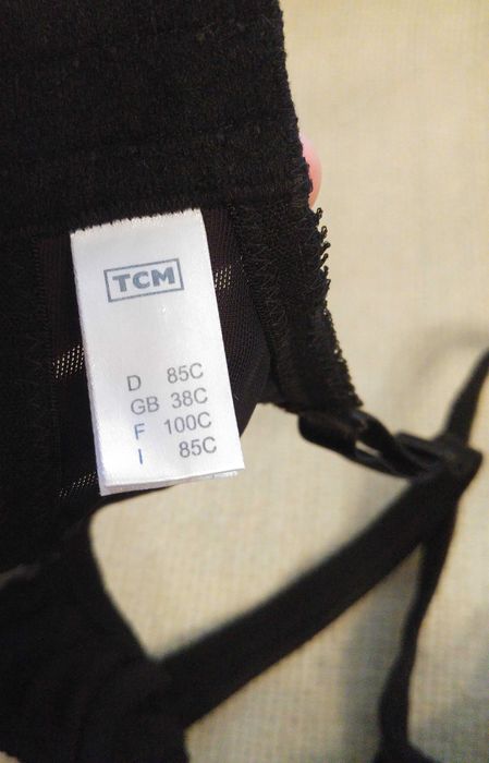 biustonosz w kolorze czarnym