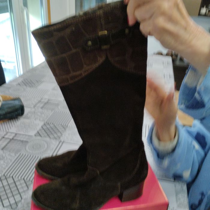 Botas de cano alto em camurça