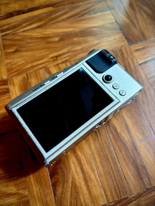 Fujifilm XF10 – APS-C 24.2MP | Lente Fujinon f/2.8
