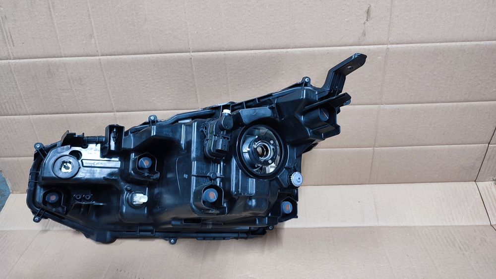 Óptica Toyota Yaris cross recuperarada