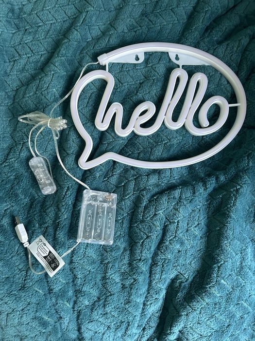 Neon różowy hello