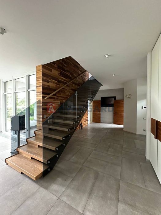 Сучасний маєток у Волоському- простір, комфорт і повна автономія!