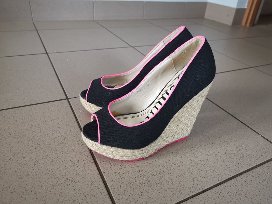 Botki czarne odkryte palce na wysokiej plecionej koturnie platformie