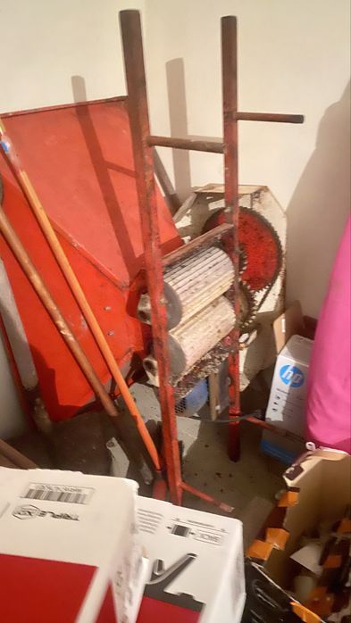 Relador de uvas mais prensa de vinho