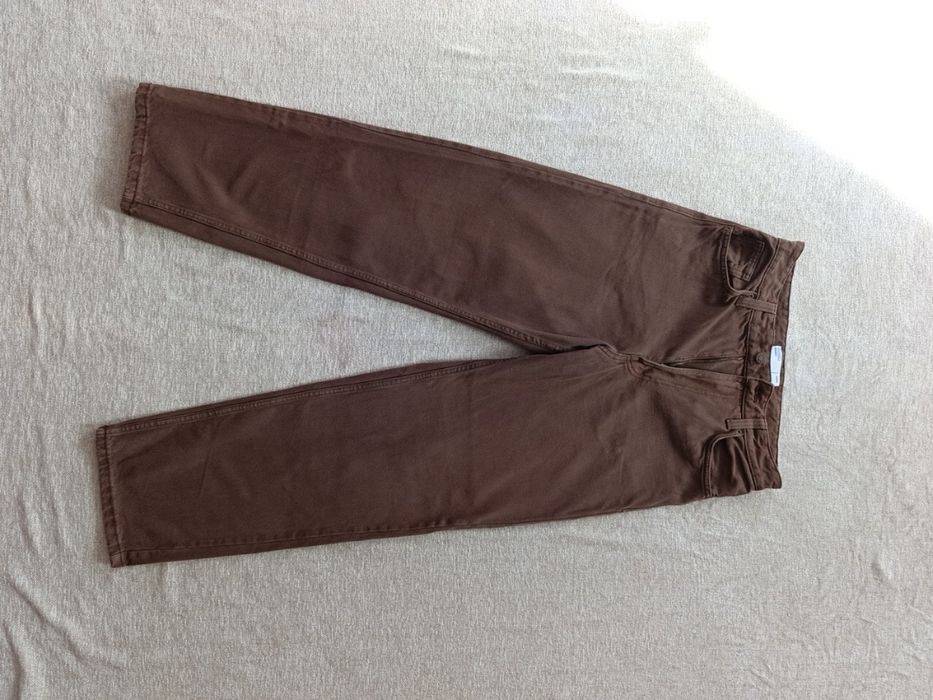 коричневі джинси від бренду Bershkaka, модель Baggy. 
OLX Ukraine
OLX