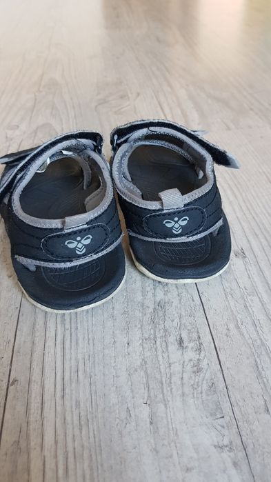 Sandały Hummel rozmiar 28