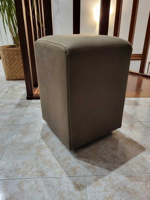 Bancos em Pele Camurça