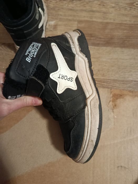 Кросівки демісезонні 34-35 розмір.