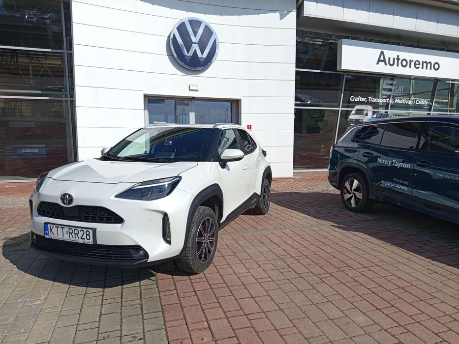 Toyota Yaris Polski salon. Pierwszy właściciel. Serwis ASO. Dwa komplety kół