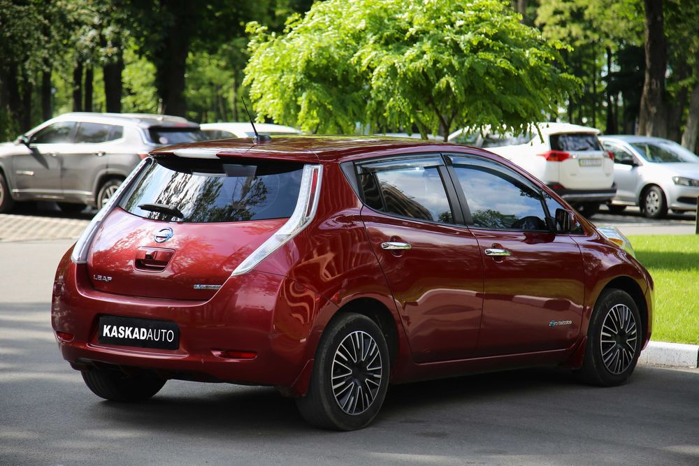 Продам Nissan Leaf