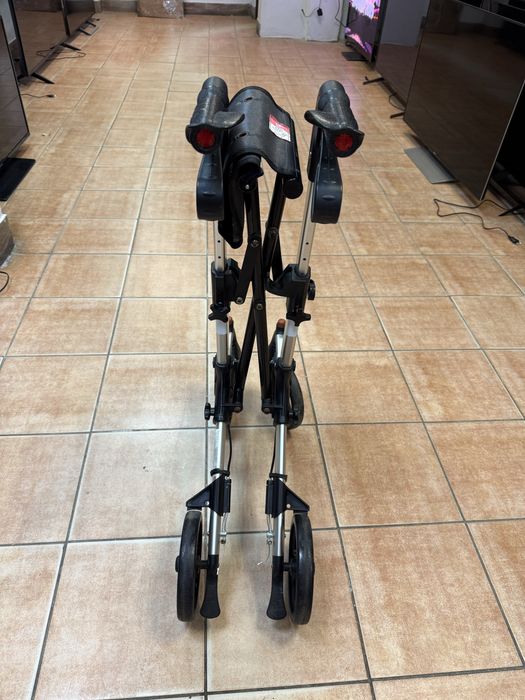 Ролятор ходунки алюмінієві з сидінням дуже легкі ,стан ІДЕАЛЬНИЙ!!!