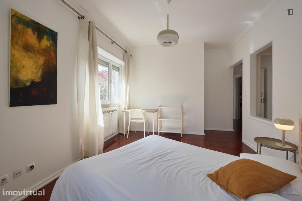 Quarto - localizado em Arroios Lisbon
