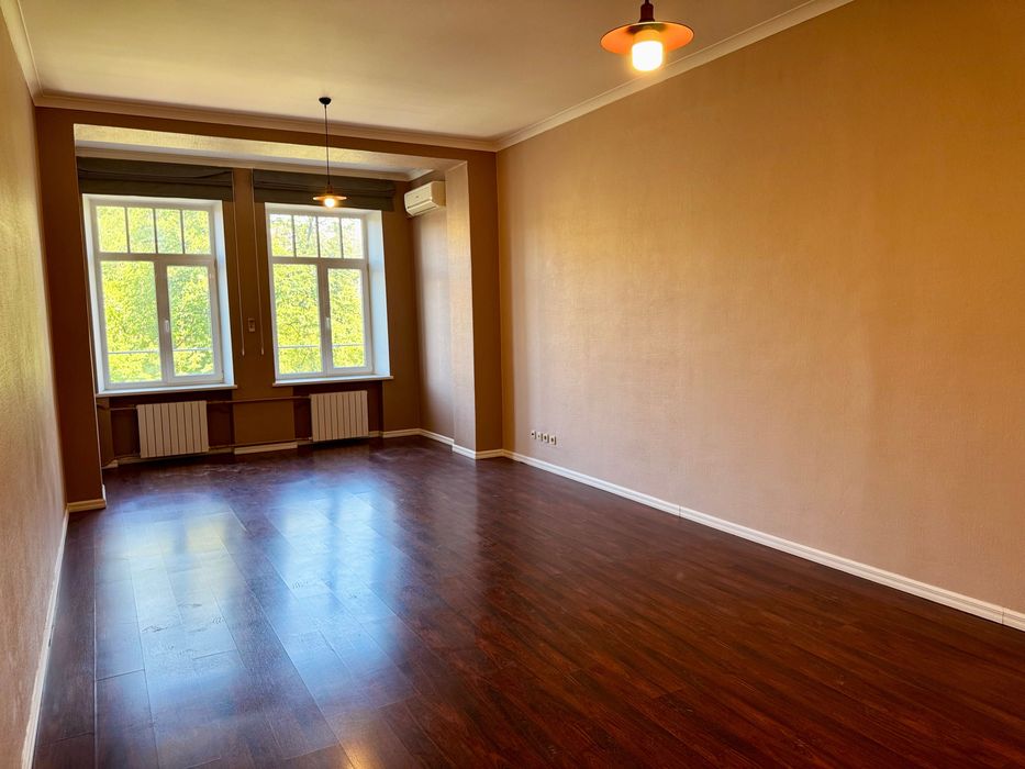 Продам квартиру 189,4 м², сталінка — Козловського 5, урядовий квартал