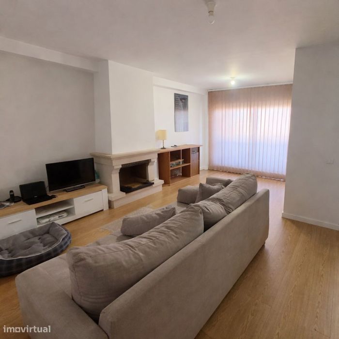 T1 com garagem - Zona central de Leiria — Leiria, Pousos, Barreira E Cortes, Leiria