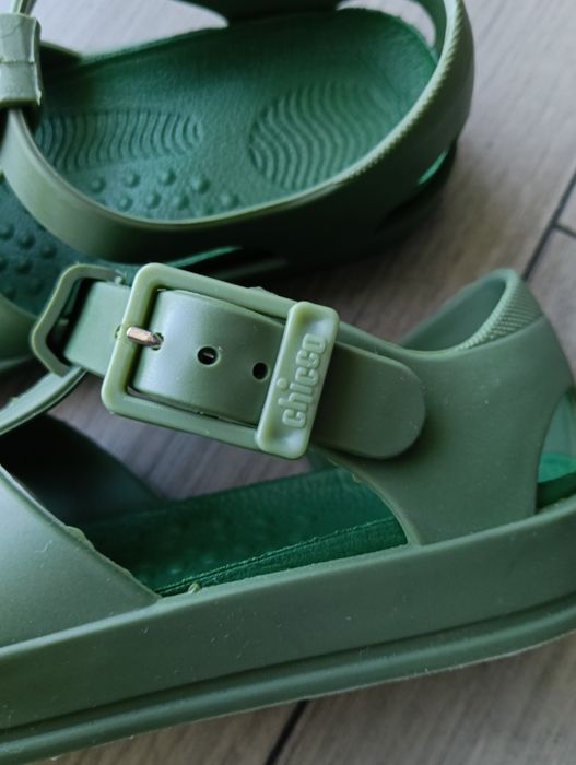 Sandálias Chicco criança verdes tamanho 27 novas
