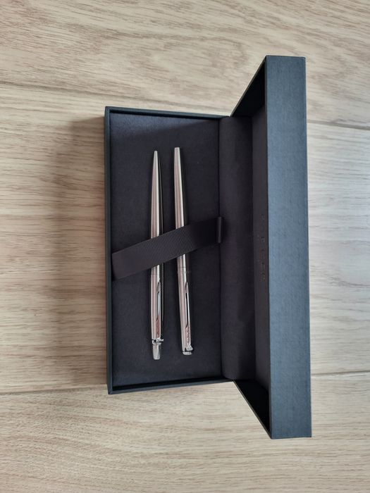 Zestaw prezentowy Parker - pióro wieczne + nabój i długopis