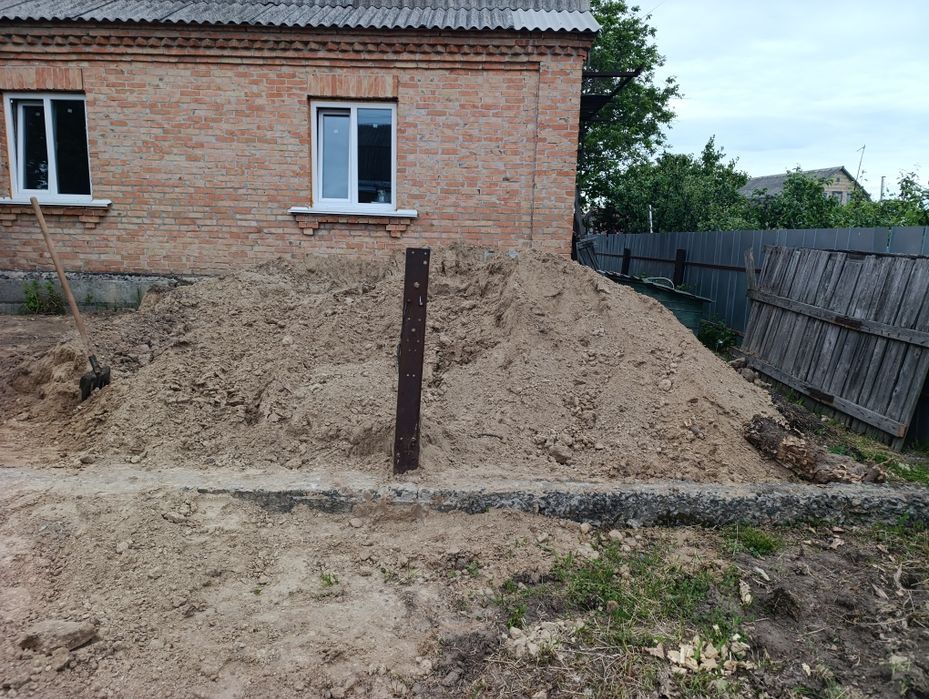 Безкоштовно. Земля на підсипку, глина з піском, самовивіз