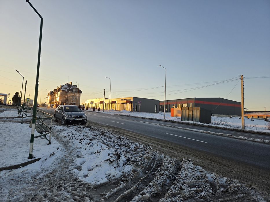 Продаж від власника торгово-складських приміщень і земельних ділянок.