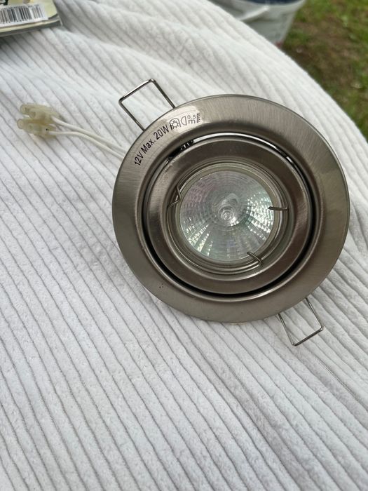 Halogeny lampki metalowe do sufitu podwieszanego