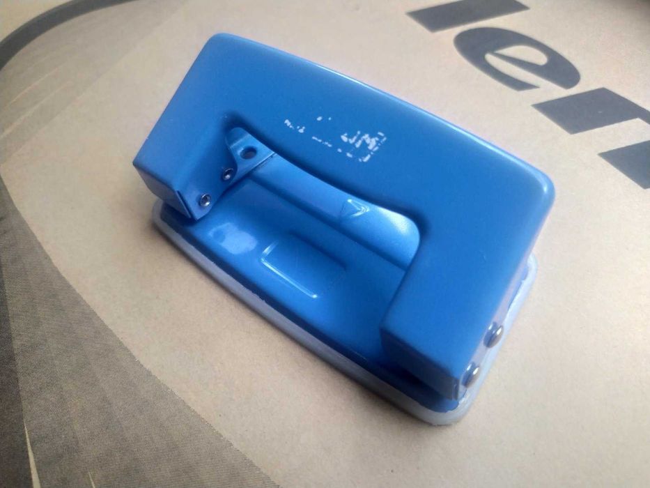 Дырокол Eagle 701