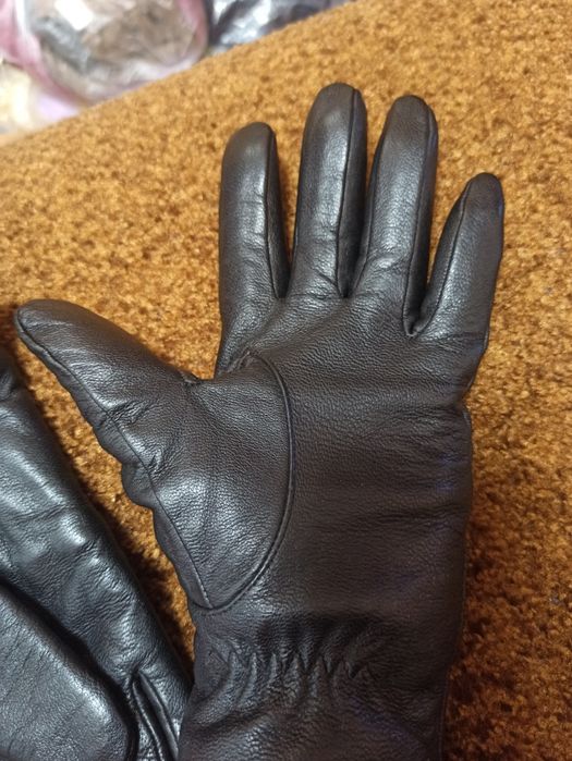Перчатки женские натуральная кожа.