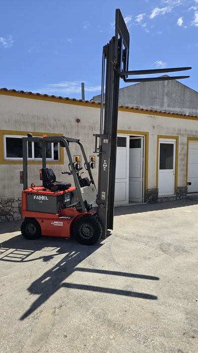 Empilhador Elétrico Marca Fahel