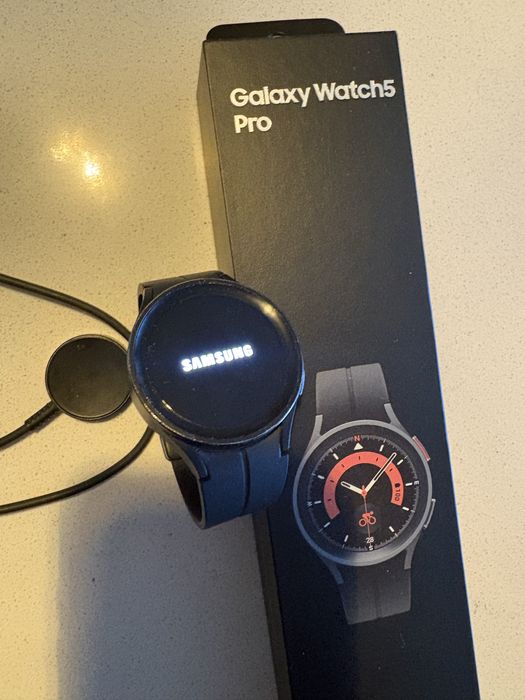Samsung Galaxy Watch5 Pro 45mm preto com caixa e carregador