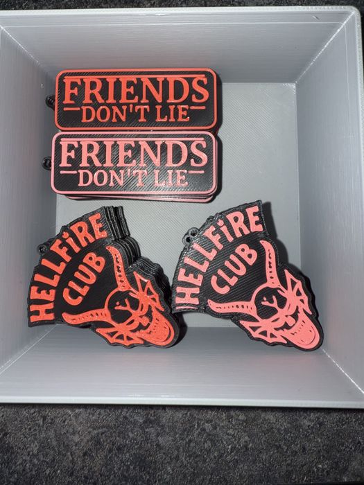 В НАЯВНОСТІ! Поличка для фігурок Stranger Things 3 брелки у подарунок