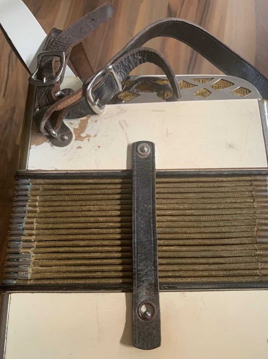 Bonito Acordeão Hohner à 3 voz, todo funcional, muito bem conservado