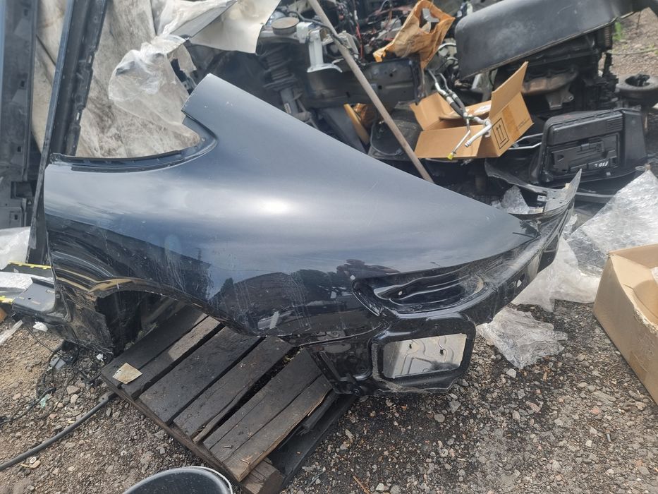 Mercedes AMG GT задняя левая четверть купе