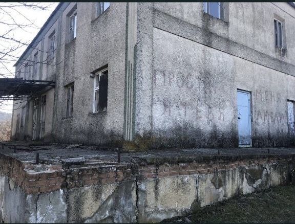 Продам булівлю з блоків та плит