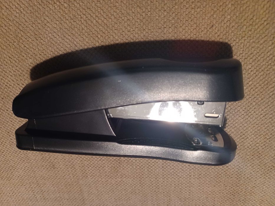 Agrafador preto - Half-strip Stapler