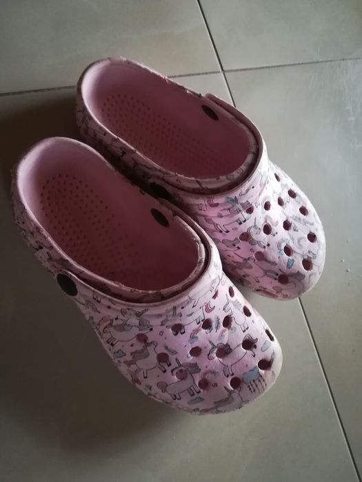 Klapki typu crocs