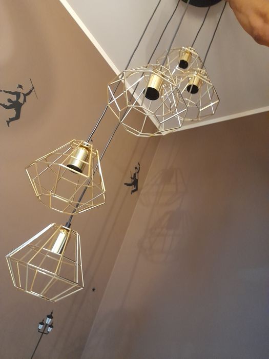 Żyrandol nowy polecam