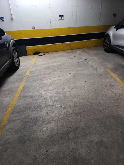 AP T1 na Praia da Rocha , Portimão parqueamento, prédio com piscina