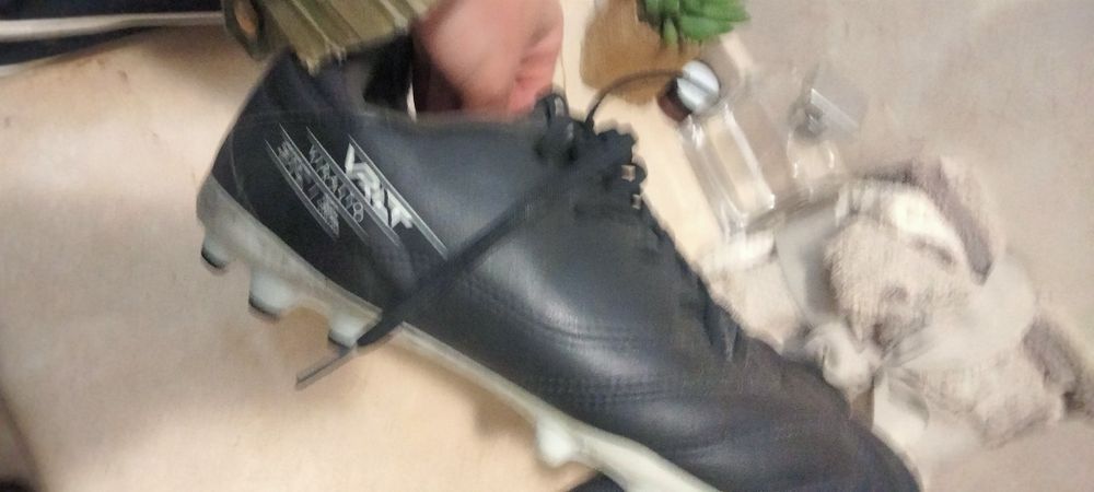 Chuteiras Decathlon pretas pitons