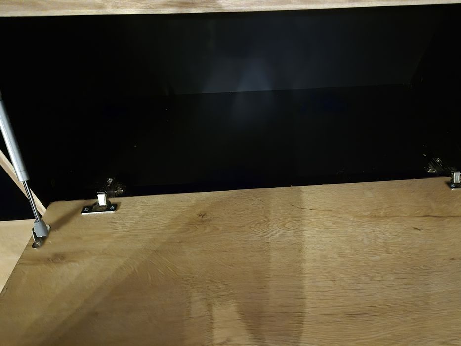 Sprzedam komodę. Nowoczesne wyposażenie.