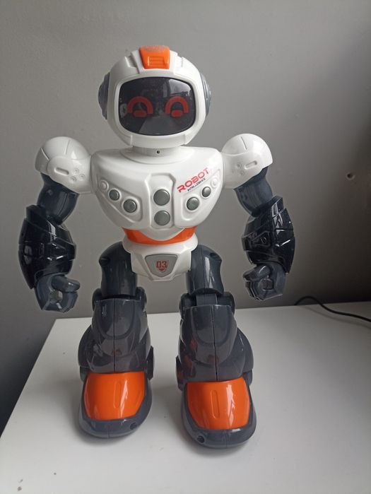 Robot zabawka interaktywna